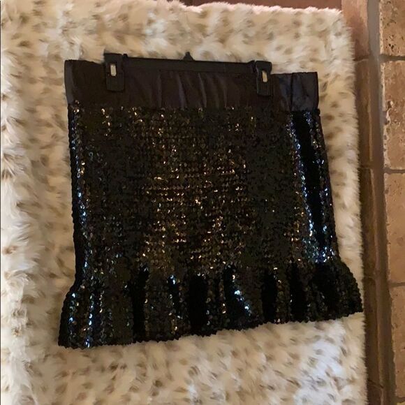 Glitz and glamorous  sequins black skirt - Picture 1 of 4